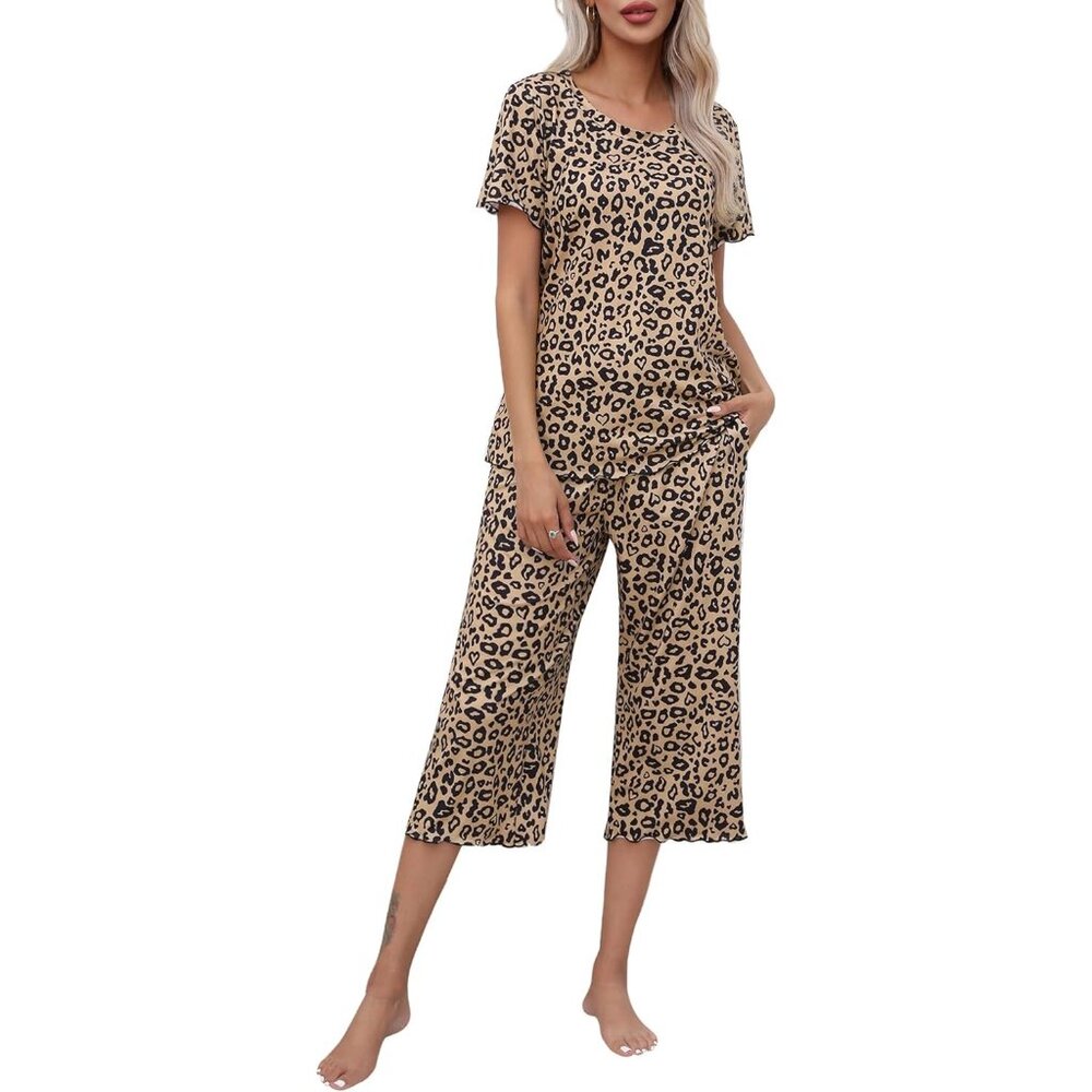 Women Black Pajamas Set Short Sleeve Top With Capri Pants Lounge Sleepwear Set